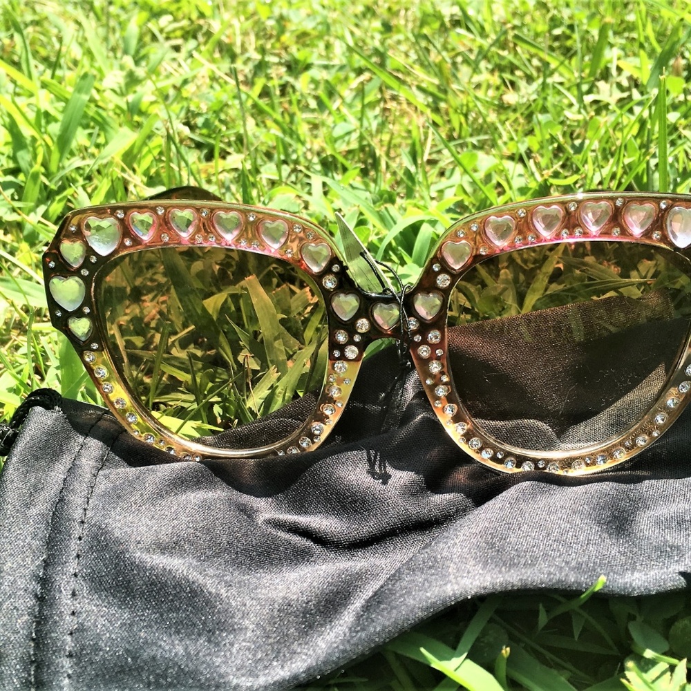 Super Cute UV protector sunglasses - Picture 3 of 5